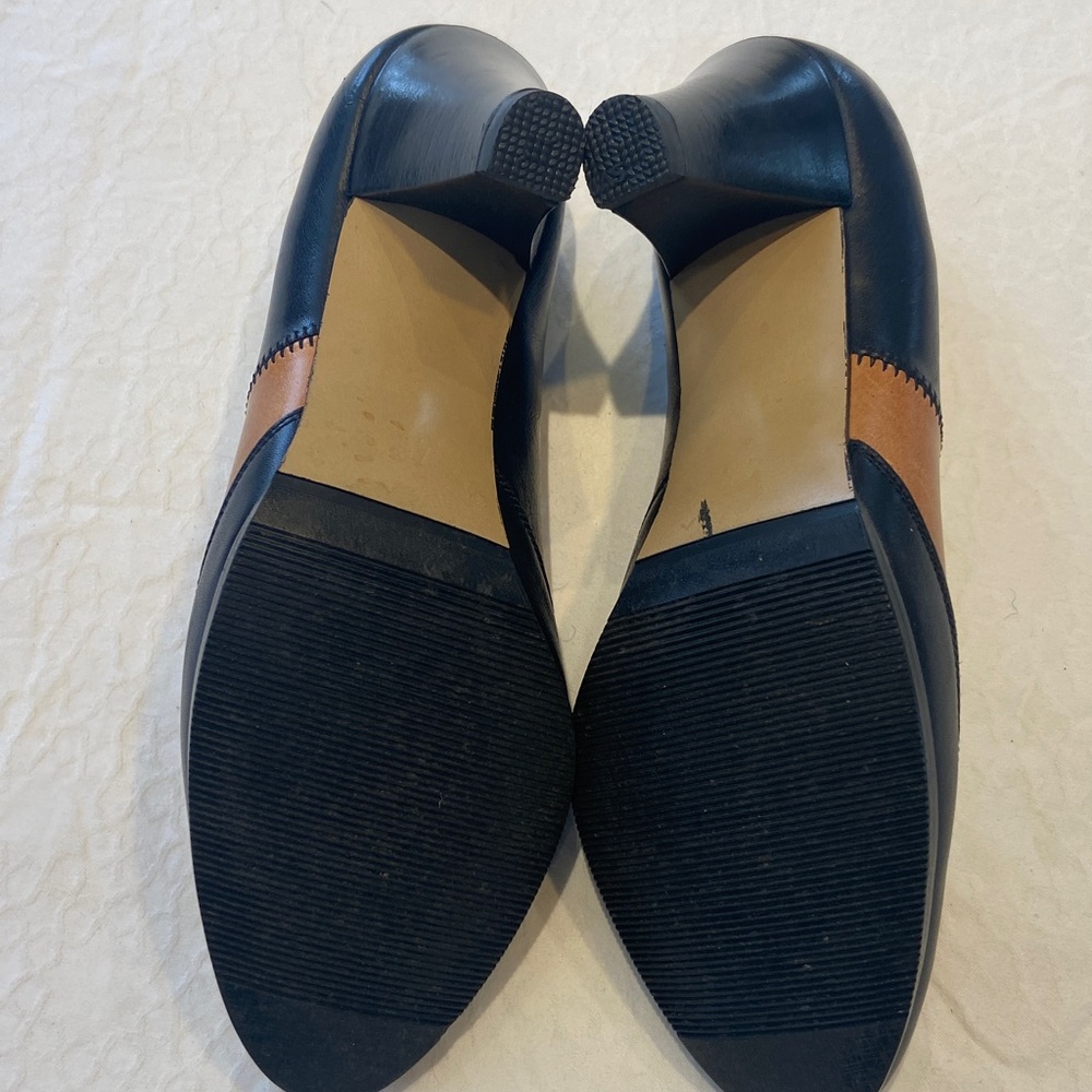 Welyschuh Black and Tan Heels - Picture 4 of 8